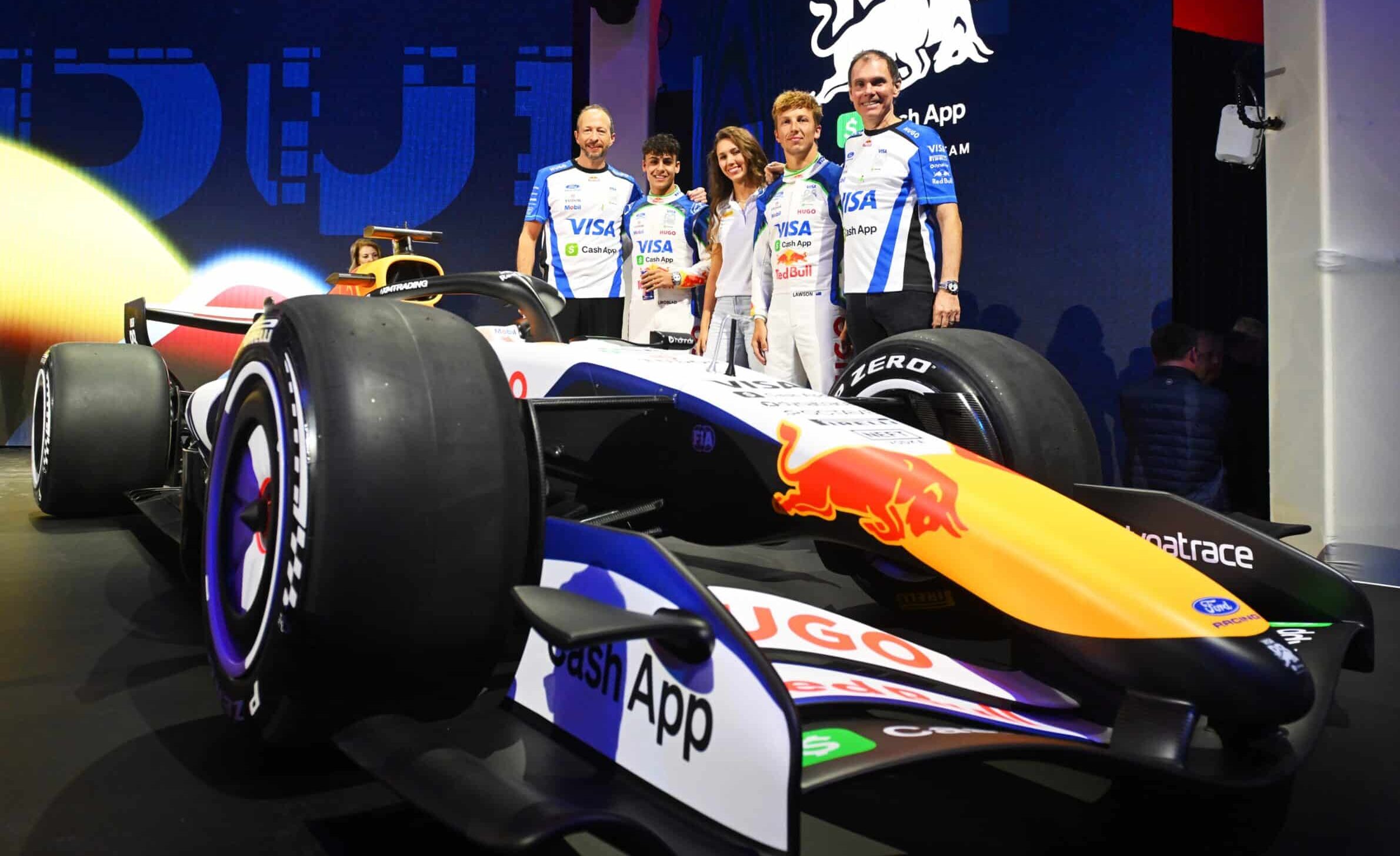 Lindblad se plante dès sa première sortie avec Racing Bulls